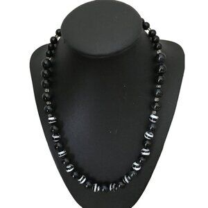 Vintage Black and White Swirl Art Glass Beaded Necklace